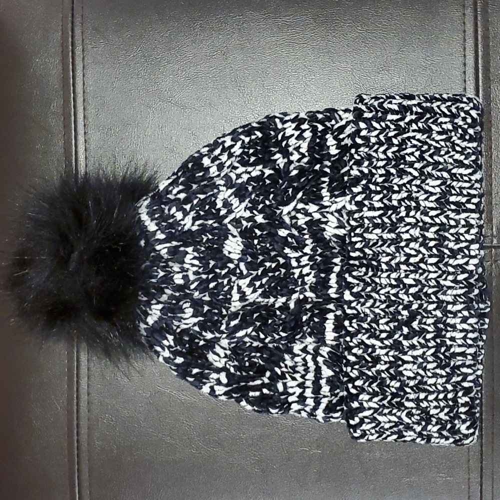 Sonoma Supercozy Pom Pom Hat, Black and White NWOT